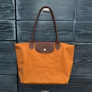 Authentic Longchamp  Le Pilage medium shopper bag in Saffron